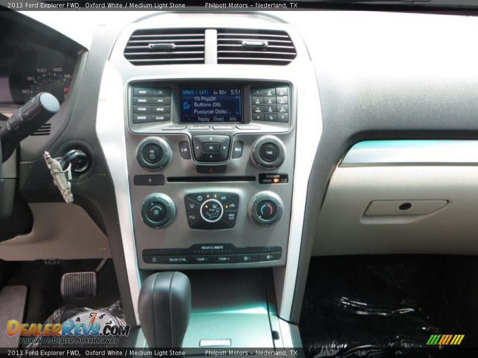 2013 Ford Explorer FWD Oxford White / Medium Light Stone Photo #24