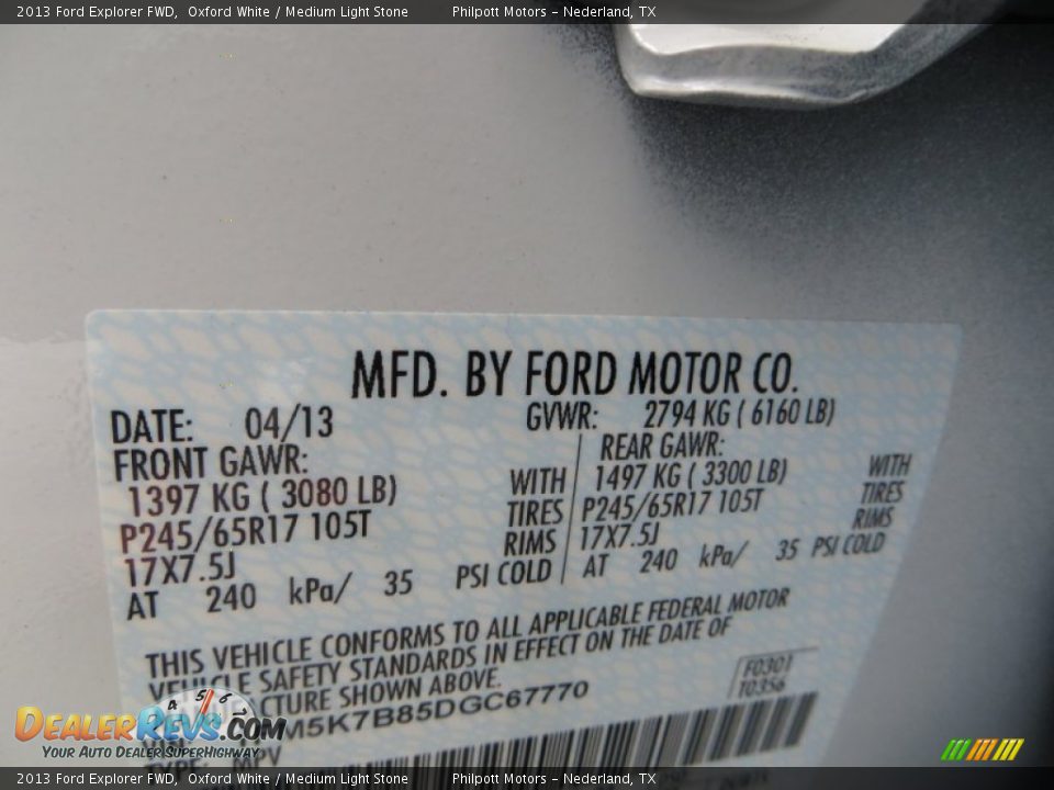 2013 Ford Explorer FWD Oxford White / Medium Light Stone Photo #31