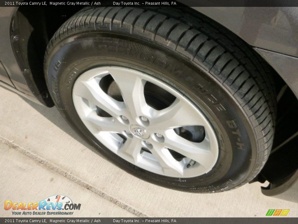2011 Toyota Camry LE Magnetic Gray Metallic / Ash Photo #8