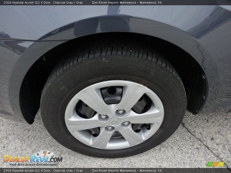 2009 Hyundai Accent GLS 4 Door Charcoal Gray / Gray Photo #32