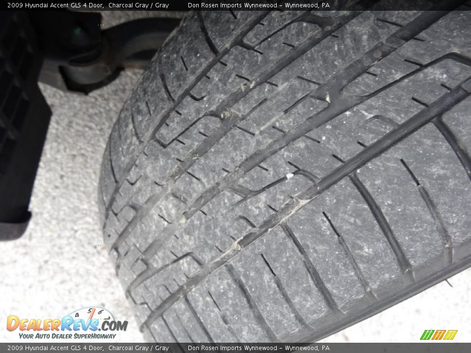 2009 Hyundai Accent GLS 4 Door Charcoal Gray / Gray Photo #34