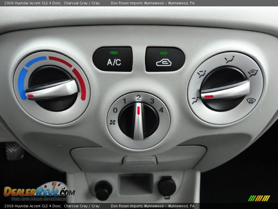 2009 Hyundai Accent GLS 4 Door Charcoal Gray / Gray Photo #35