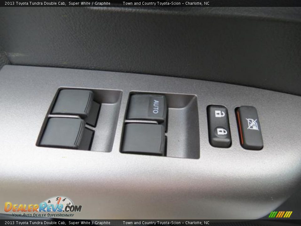 2013 Toyota Tundra Double Cab Super White / Graphite Photo #10