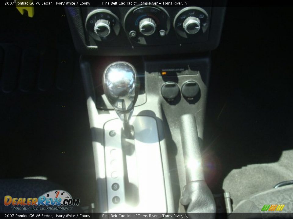 2007 Pontiac G6 V6 Sedan Ivory White / Ebony Photo #15