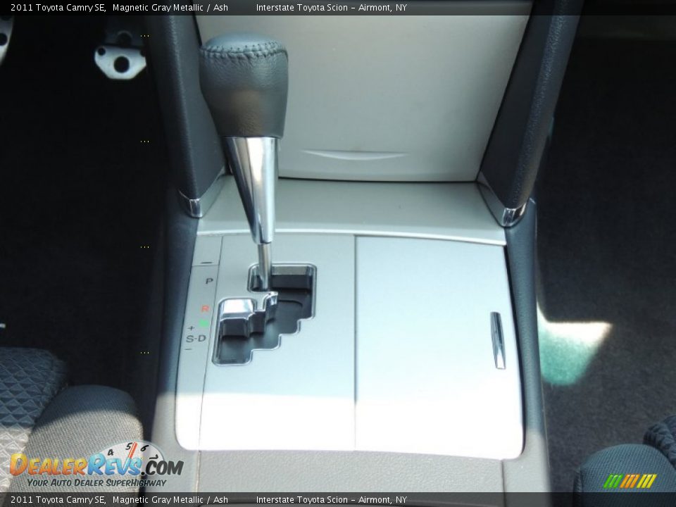 2011 Toyota Camry SE Magnetic Gray Metallic / Ash Photo #16