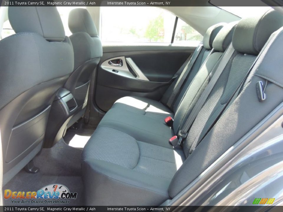 2011 Toyota Camry SE Magnetic Gray Metallic / Ash Photo #17