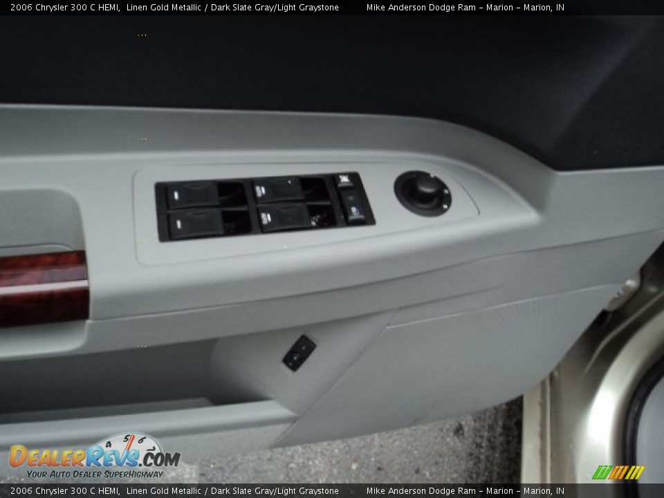 2006 Chrysler 300 C HEMI Linen Gold Metallic / Dark Slate Gray/Light Graystone Photo #11