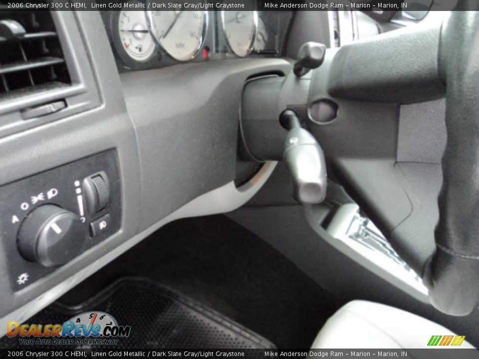 2006 Chrysler 300 C HEMI Linen Gold Metallic / Dark Slate Gray/Light Graystone Photo #12