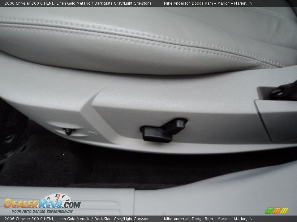 2006 Chrysler 300 C HEMI Linen Gold Metallic / Dark Slate Gray/Light Graystone Photo #13