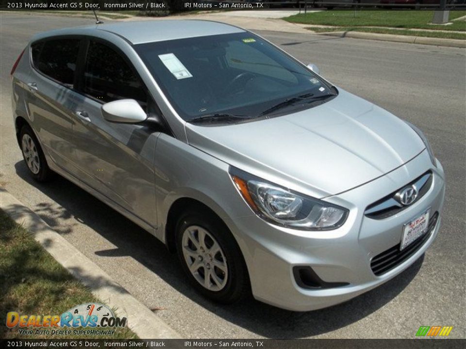 2013 Hyundai Accent GS 5 Door Ironman Silver / Black Photo #4