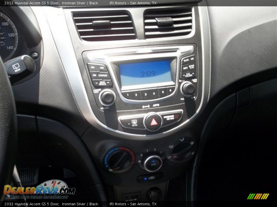 2013 Hyundai Accent GS 5 Door Ironman Silver / Black Photo #8