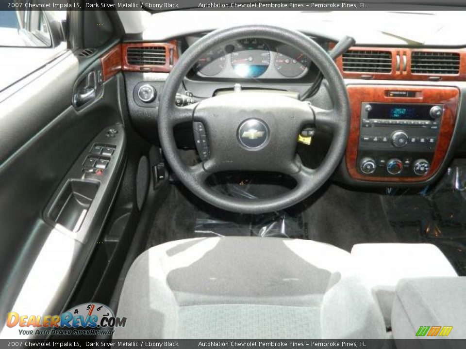 Dashboard of 2007 Chevrolet Impala LS Photo #9