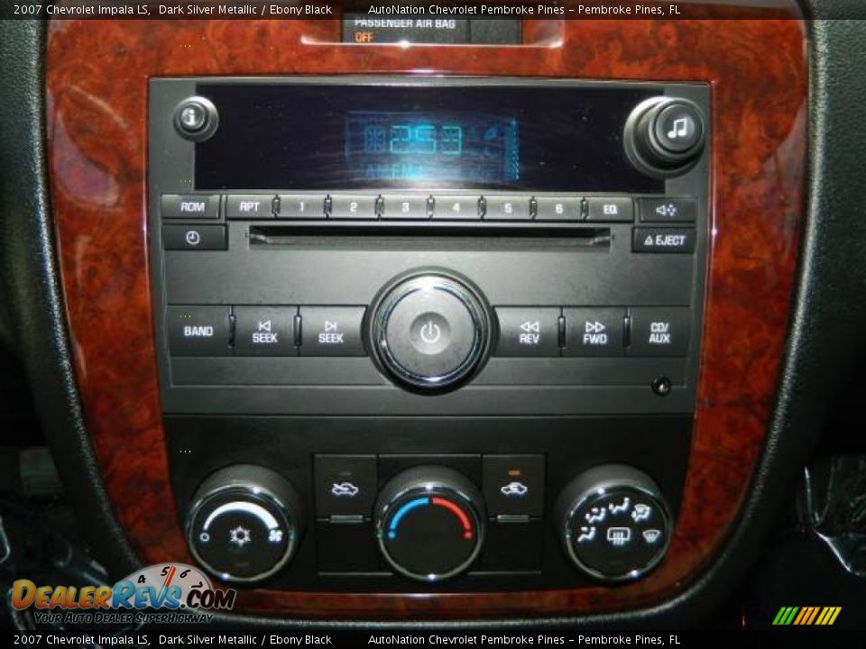 Controls of 2007 Chevrolet Impala LS Photo #17