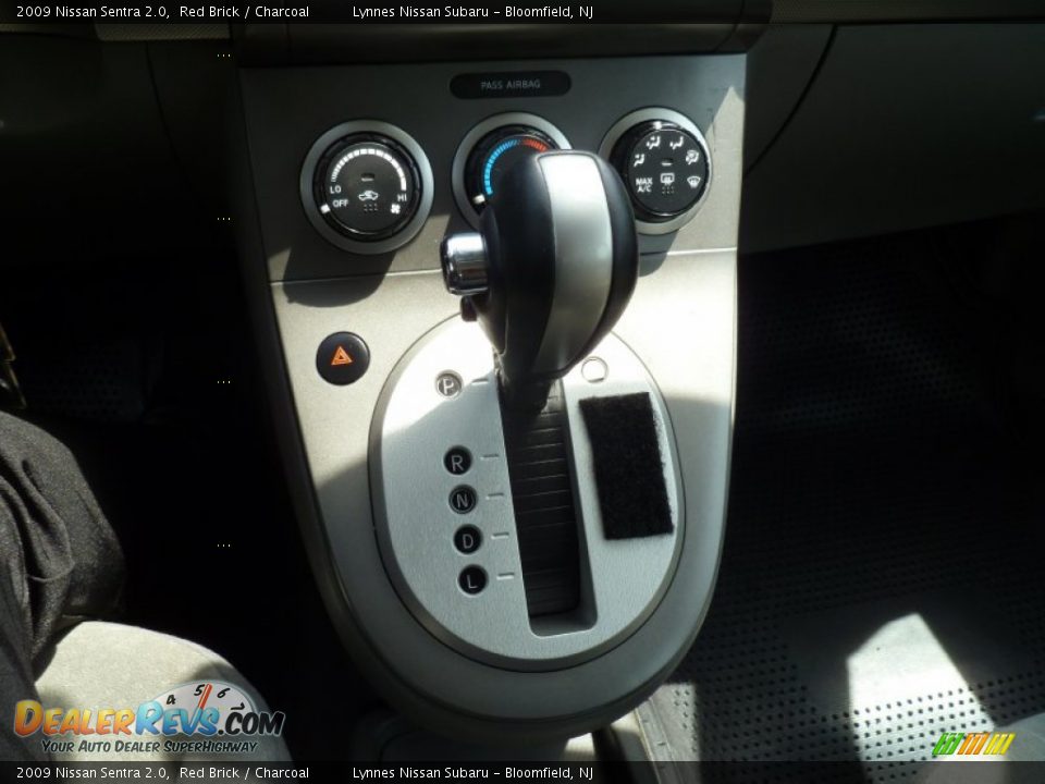 2009 Nissan Sentra 2.0 Red Brick / Charcoal Photo #20
