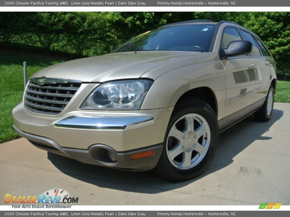 Front 3/4 View of 2006 Chrysler Pacifica Touring AWD Photo #1