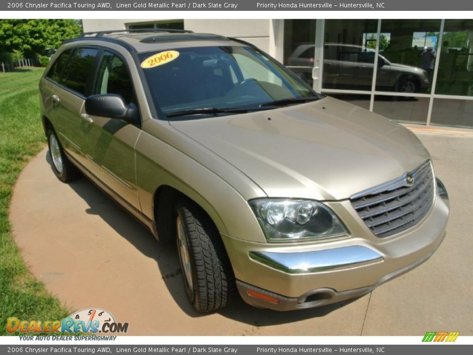 Front 3/4 View of 2006 Chrysler Pacifica Touring AWD Photo #2