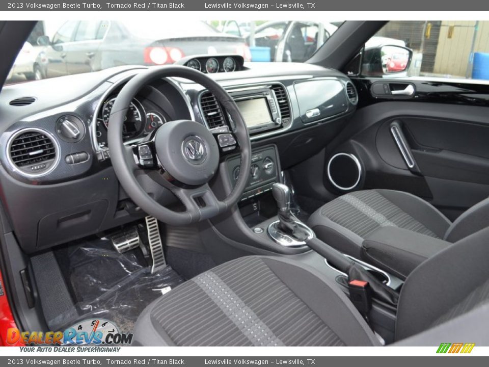 Titan Black Interior - 2013 Volkswagen Beetle Turbo Photo #5