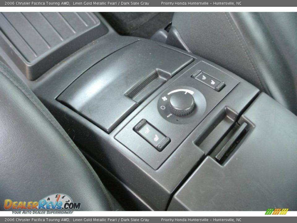 2006 Chrysler Pacifica Touring AWD Linen Gold Metallic Pearl / Dark Slate Gray Photo #20