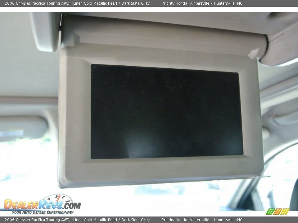 2006 Chrysler Pacifica Touring AWD Linen Gold Metallic Pearl / Dark Slate Gray Photo #21