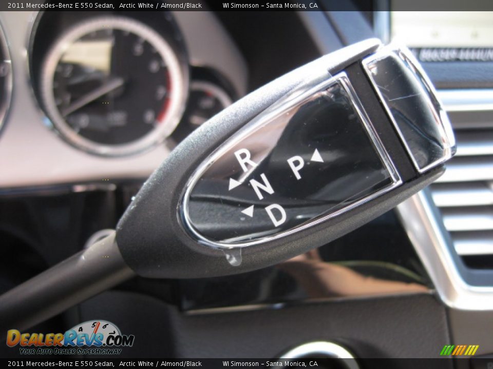2011 Mercedes-Benz E 550 Sedan Arctic White / Almond/Black Photo #11