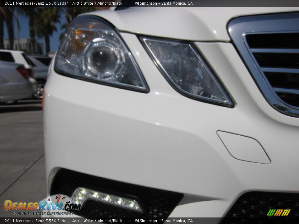 2011 Mercedes-Benz E 550 Sedan Arctic White / Almond/Black Photo #23