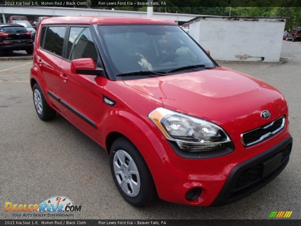 Front 3/4 View of 2013 Kia Soul 1.6 Photo #2