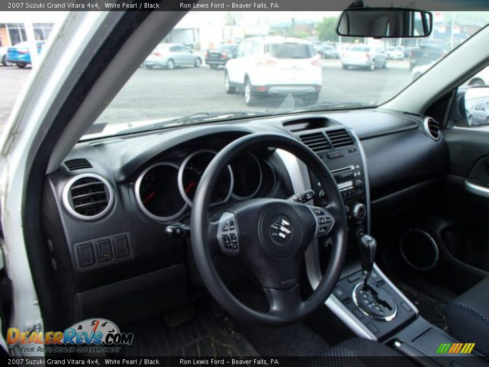 2007 Suzuki Grand Vitara 4x4 White Pearl / Black Photo #10