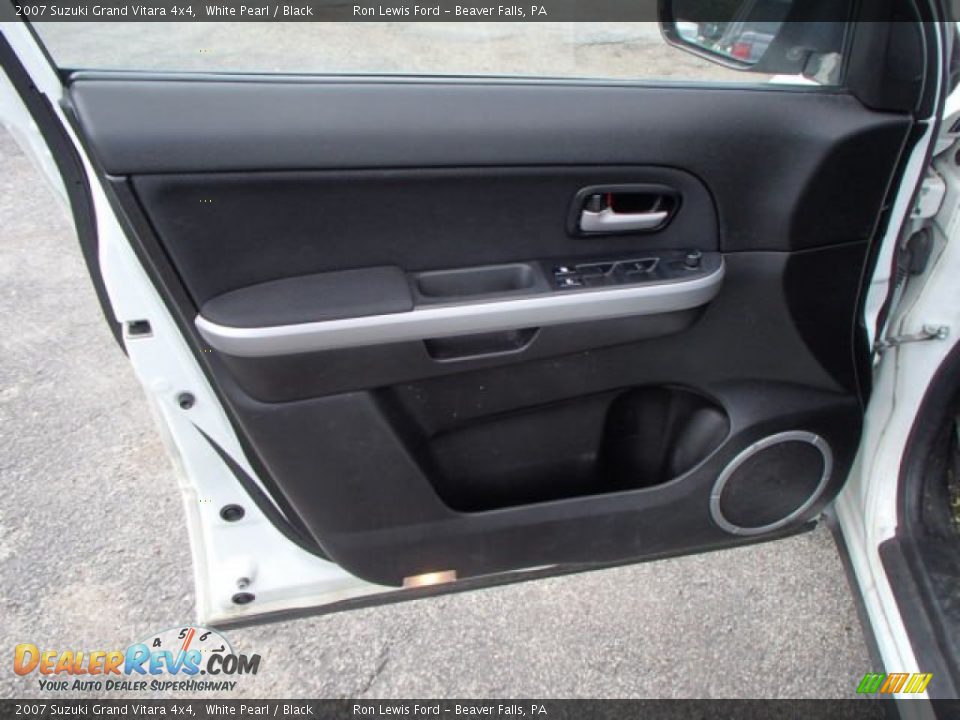 2007 Suzuki Grand Vitara 4x4 White Pearl / Black Photo #12