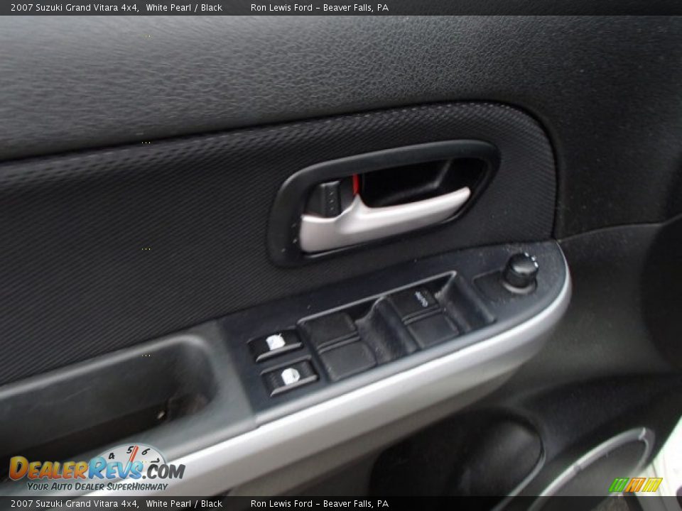 2007 Suzuki Grand Vitara 4x4 White Pearl / Black Photo #15