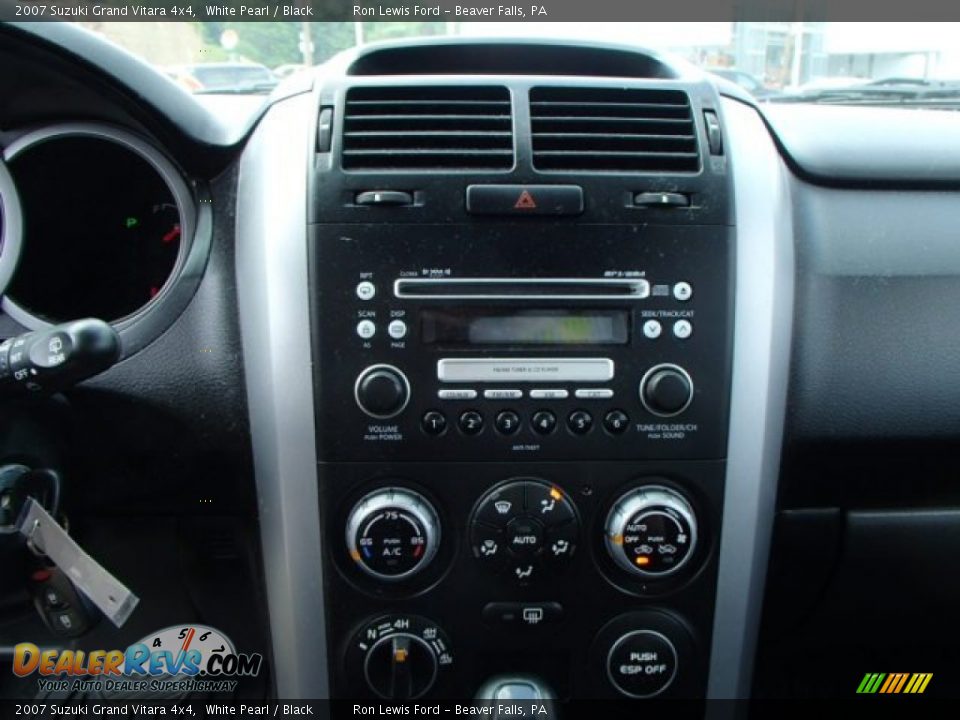 2007 Suzuki Grand Vitara 4x4 White Pearl / Black Photo #16