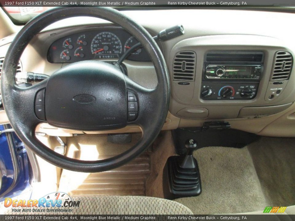 Dashboard of 1997 Ford F150 XLT Extended Cab 4x4 Photo #8