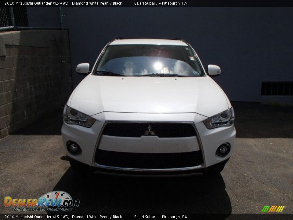 2010 Mitsubishi Outlander XLS 4WD Diamond White Pearl / Black Photo #2