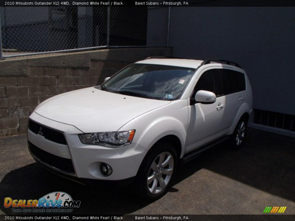 2010 Mitsubishi Outlander XLS 4WD Diamond White Pearl / Black Photo #3