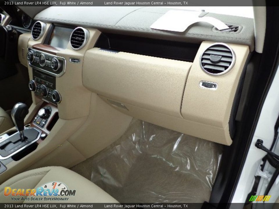 Dashboard of 2013 Land Rover LR4 HSE LUX Photo #18