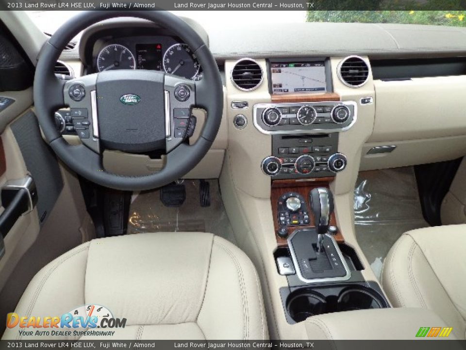 Dashboard of 2013 Land Rover LR4 HSE LUX Photo #3