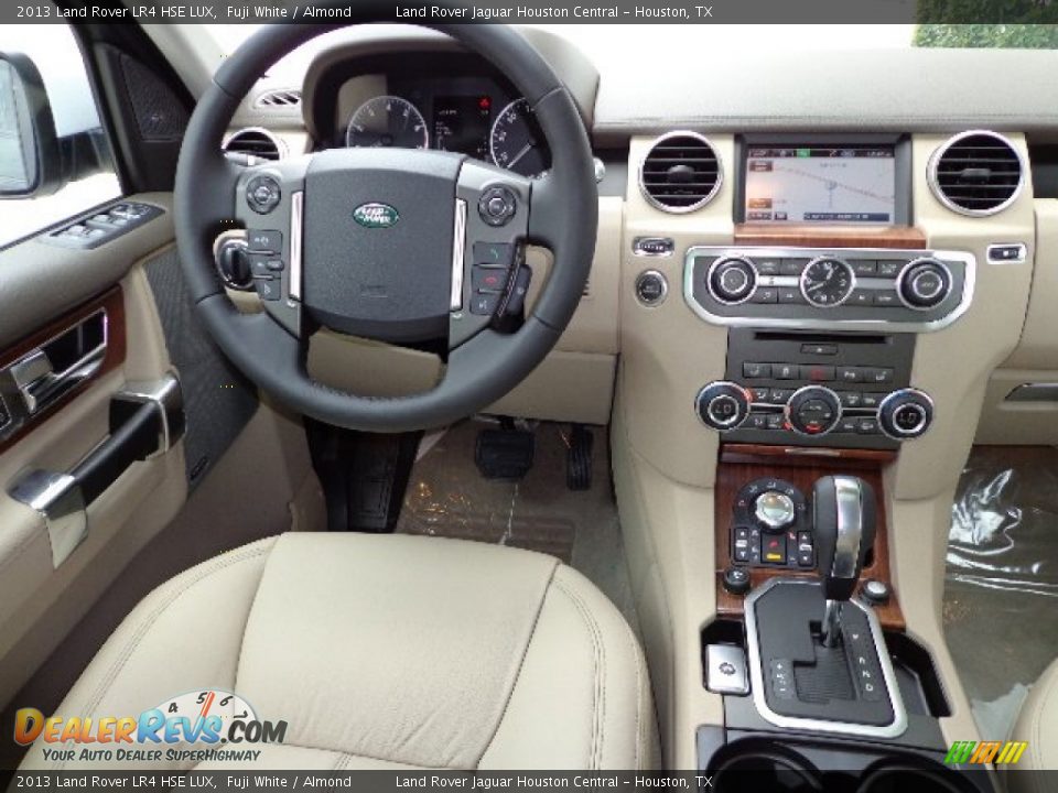 Dashboard of 2013 Land Rover LR4 HSE LUX Photo #13