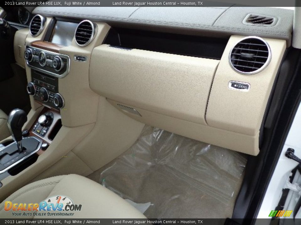 Dashboard of 2013 Land Rover LR4 HSE LUX Photo #19