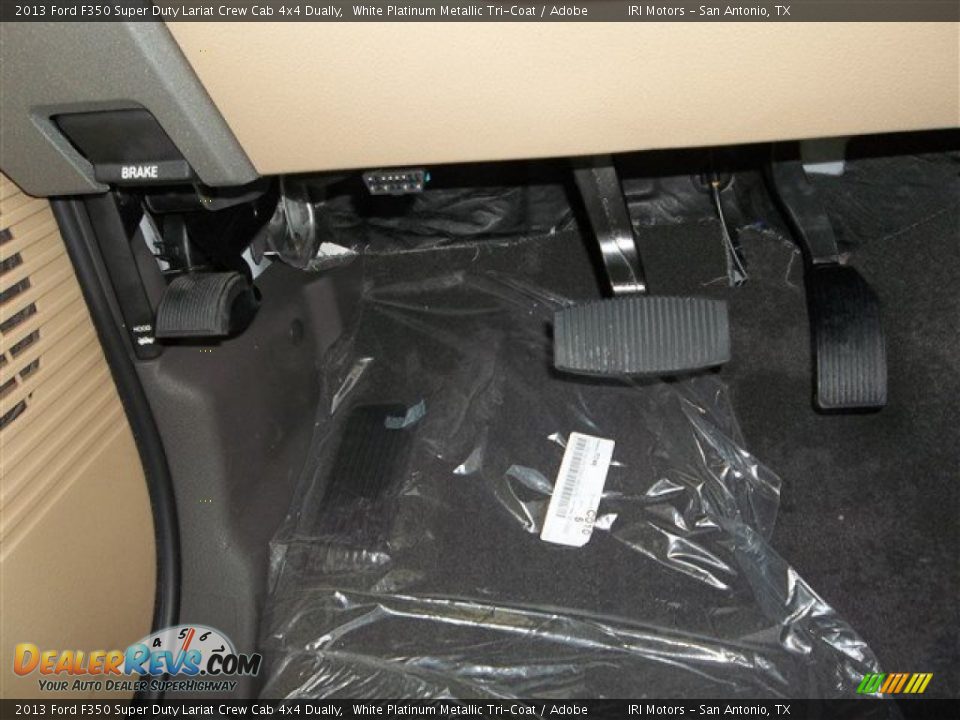 2013 Ford F350 Super Duty Lariat Crew Cab 4x4 Dually White Platinum Metallic Tri-Coat / Adobe Photo #24
