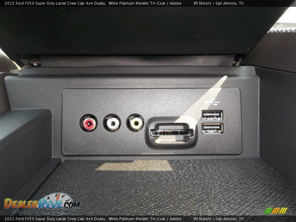 2013 Ford F350 Super Duty Lariat Crew Cab 4x4 Dually White Platinum Metallic Tri-Coat / Adobe Photo #31