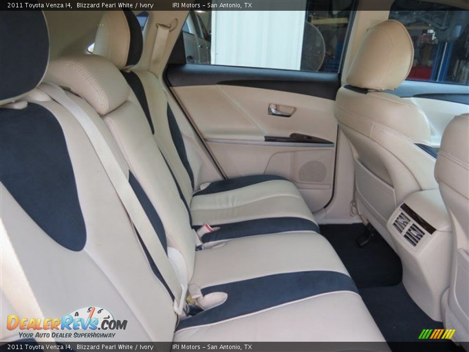 2011 Toyota Venza I4 Blizzard Pearl White / Ivory Photo #14