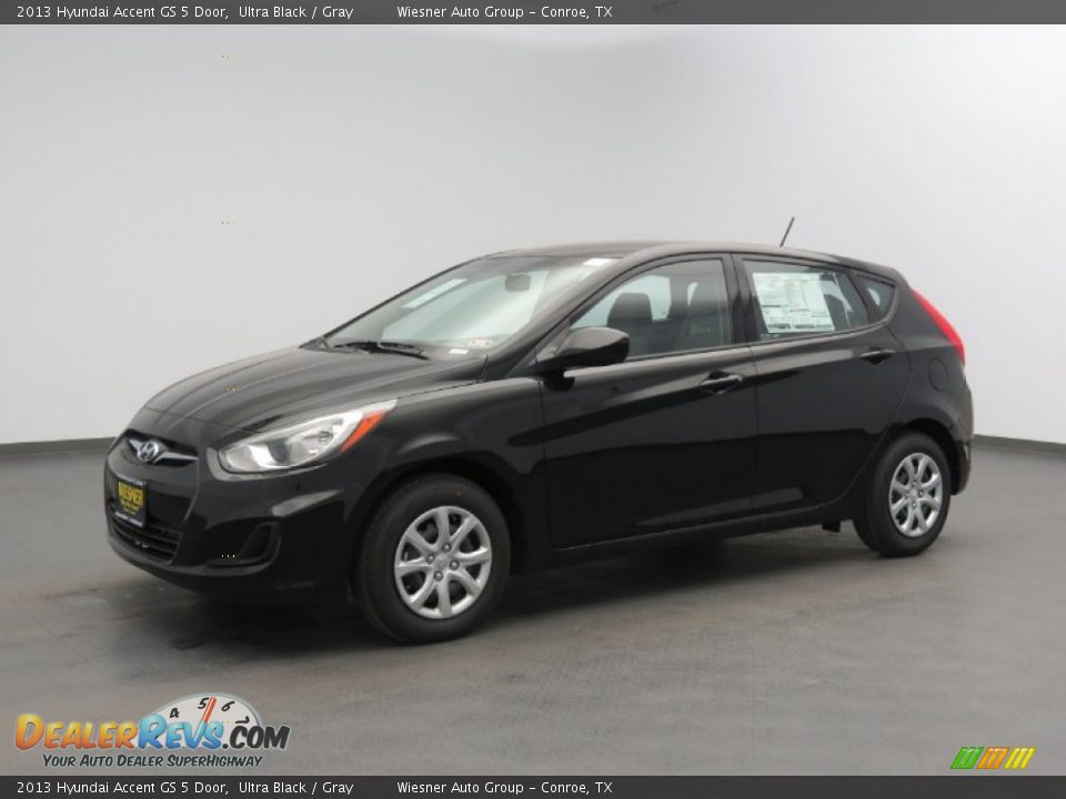 2013 Hyundai Accent GS 5 Door Ultra Black / Gray Photo #1