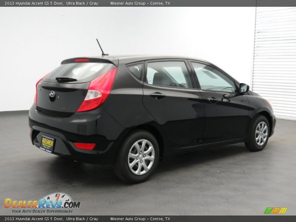 2013 Hyundai Accent GS 5 Door Ultra Black / Gray Photo #2