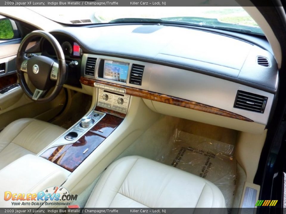 2009 Jaguar XF Luxury Indigo Blue Metallic / Champagne/Truffle Photo #24