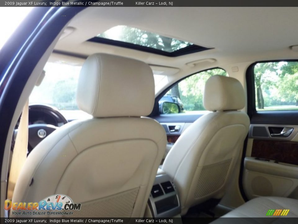 2009 Jaguar XF Luxury Indigo Blue Metallic / Champagne/Truffle Photo #25