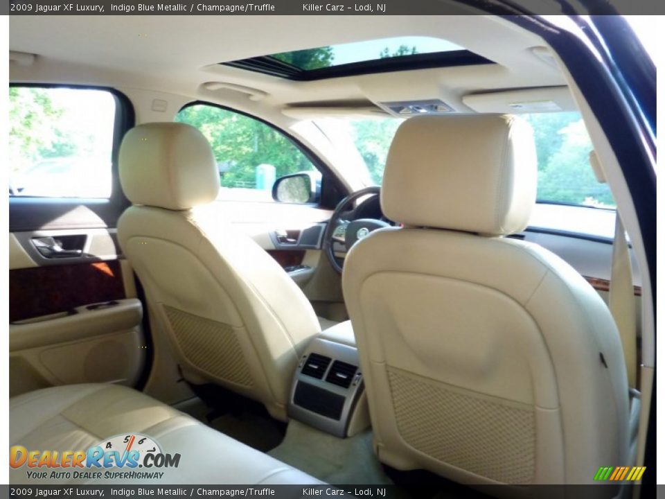 2009 Jaguar XF Luxury Indigo Blue Metallic / Champagne/Truffle Photo #28