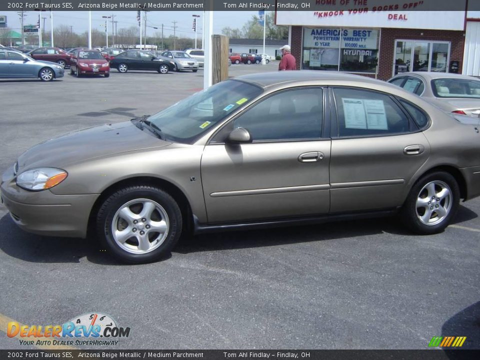 2002 Ford Taurus SES Arizona Beige Metallic / Medium Parchment Photo #2