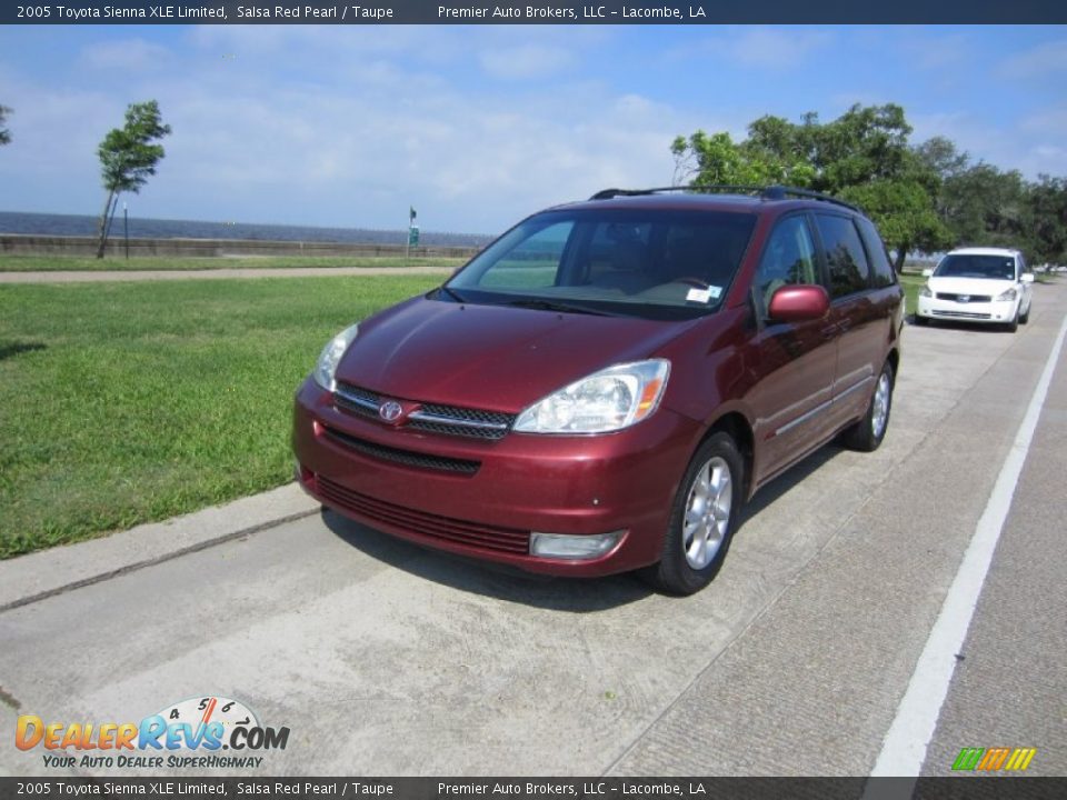 Front 3/4 View of 2005 Toyota Sienna XLE Limited Photo #8