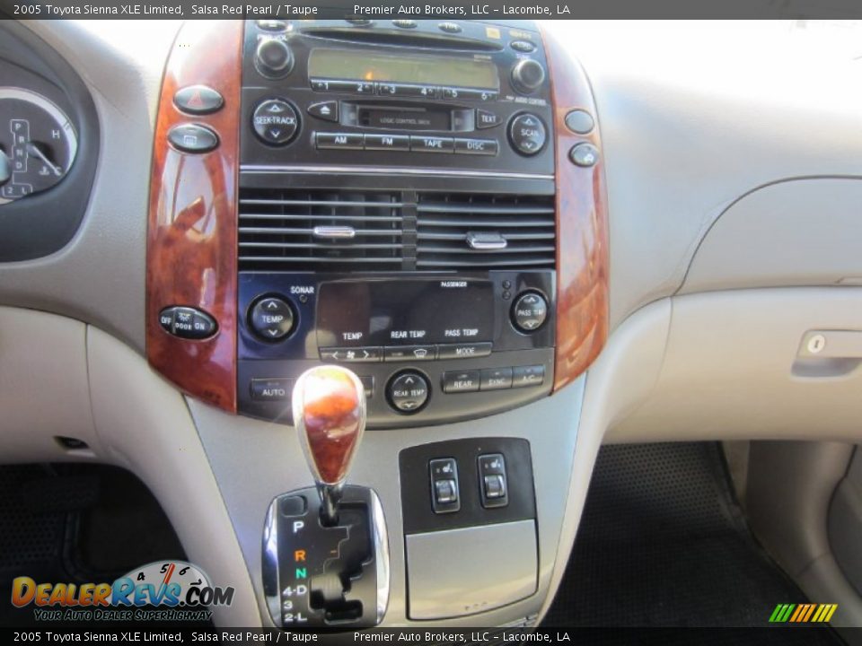 Controls of 2005 Toyota Sienna XLE Limited Photo #27