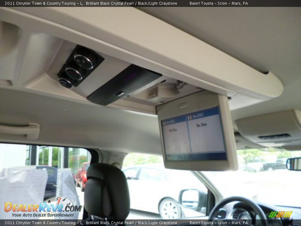 2011 Chrysler Town & Country Touring - L Brilliant Black Crystal Pearl / Black/Light Graystone Photo #11