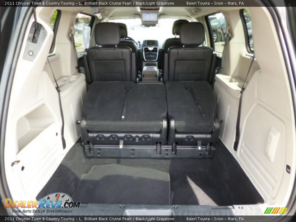 2011 Chrysler Town & Country Touring - L Brilliant Black Crystal Pearl / Black/Light Graystone Photo #12